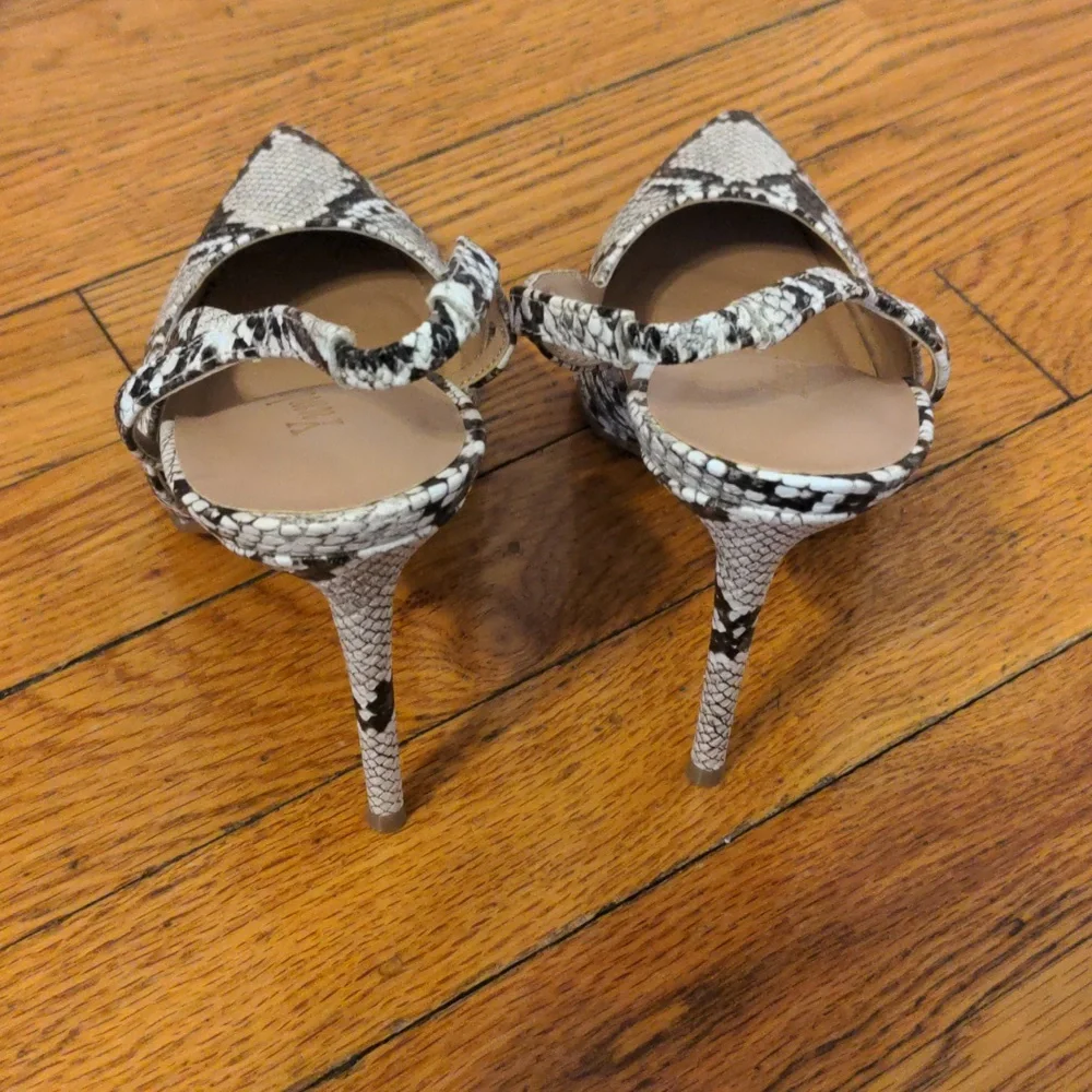 Brand New - Snake Skin Print Heels - 4.5 heels - Size 7